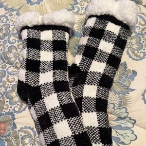 Black and White Checkered Muk Luks Socks NWOT